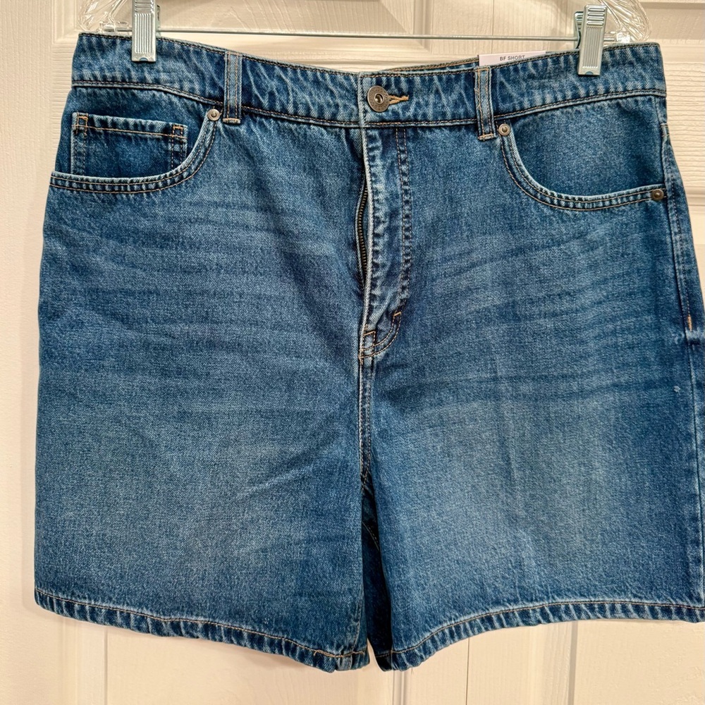 Style & Co Women's Denim High Rise Slimming Pocket Boyfriend Shorts NWT Size 12